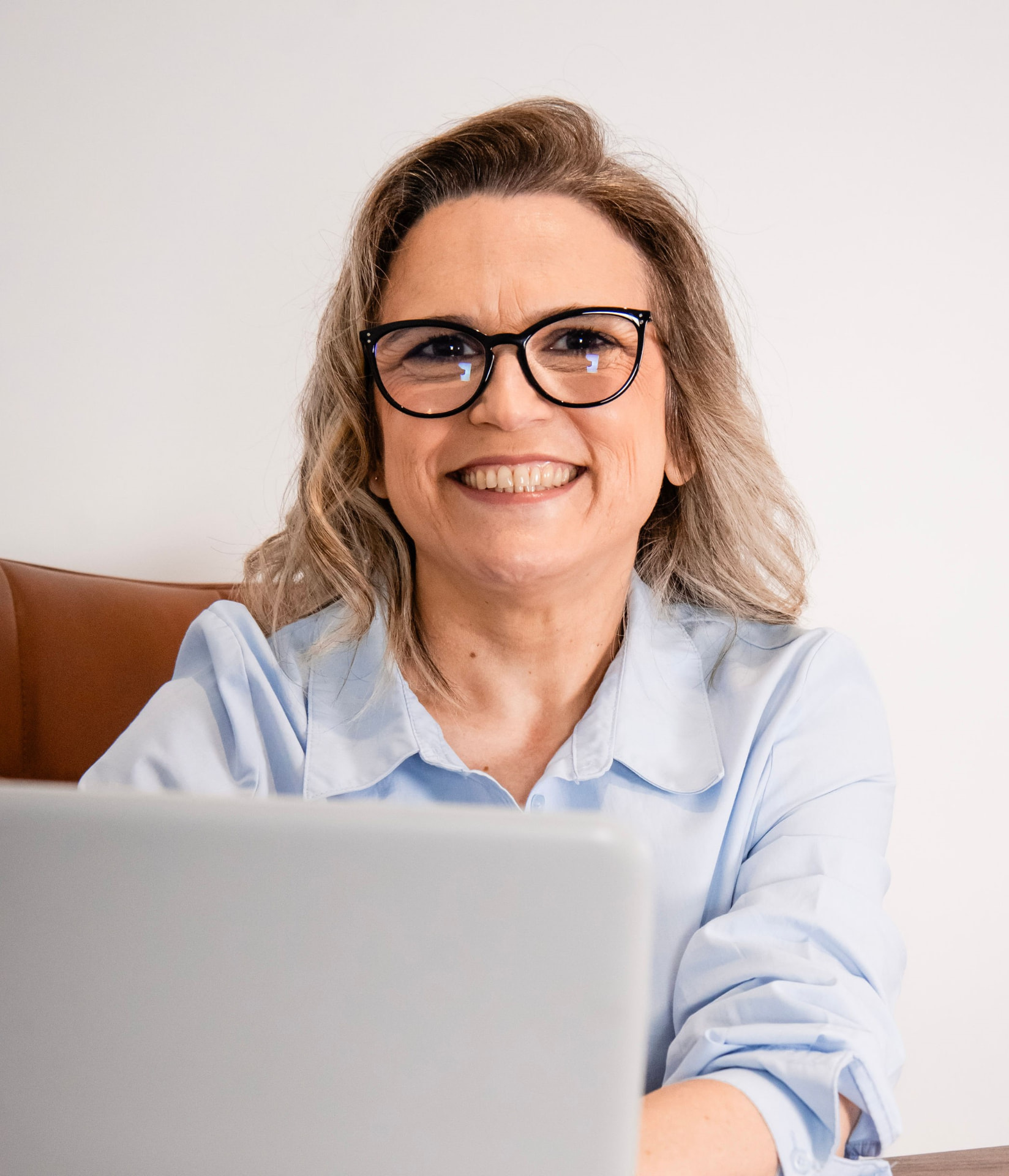 Viviane Bandeira a trabalhar num projeto de comunicação